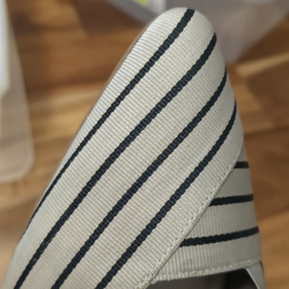 New, never worn. Naturalizer heels size 6M - Picture 4 of 5